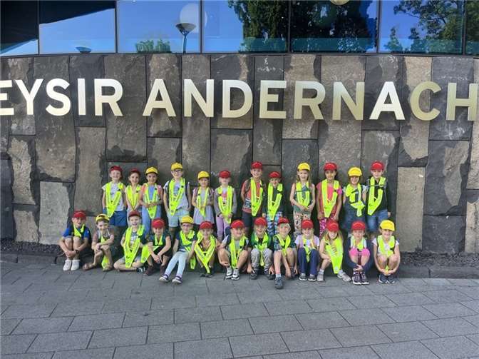 Als Abschiedsaktion unternahmen die Kinder einen Ausflug zum Geysir in Andernach. Foto: privat