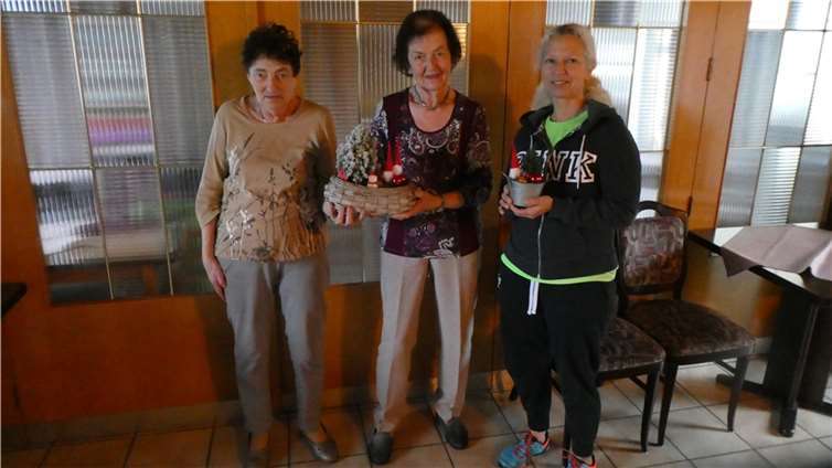 Als Anerkennung gab es für die Unterstützerinnen kleine Weihnachtspräsente.  Foto: privat