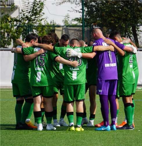 Als Aufsteiger hat die zweite Mannschaft des FV Engers eine starke Hinrunde gespielt.  Foto: Ulf Steffenfauseweh