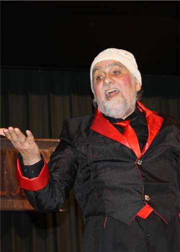Als „DJ Ötzi“ sorgte Hans-Georg Ziesemer für beste Stimmung in der Narrhalla.