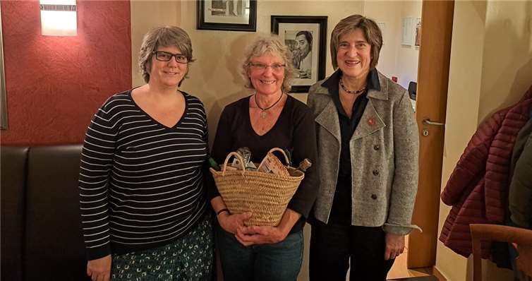 Als Dank gab es einen Präsentkorb mit fairen Produkten.  Foto: privat