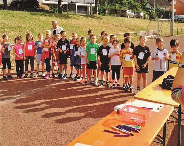 Als Dankeschön bekam jedes Kind eine Medaille für sein tolles Engagement.privat