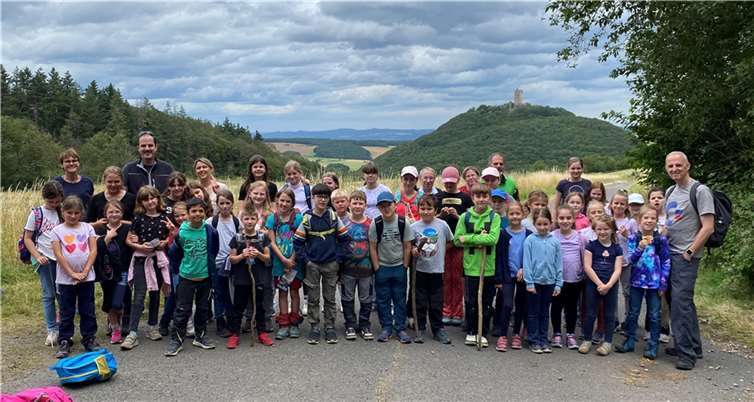 Als Dankeschön für ihren Einsatz im Januar waren alle Sternsingerkinder und Betreuer der Pfarrei zu einem Ausflug mit dem Vulkan Express eingeladen. Foto: privat