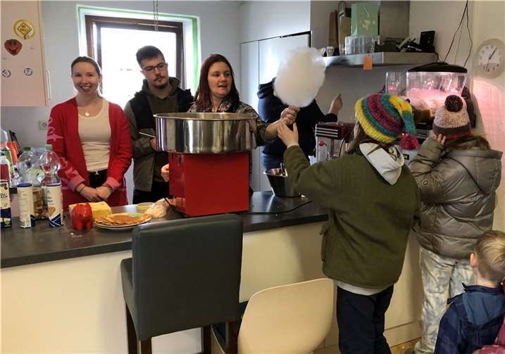 Als Dankeschön gab es Waffeln und Zuckerwatte.