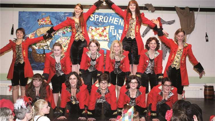 Als Edel-Piratinnen versetzten die „Sprühenden Funken“ ihre Besucherinnen in Ekstase. DL