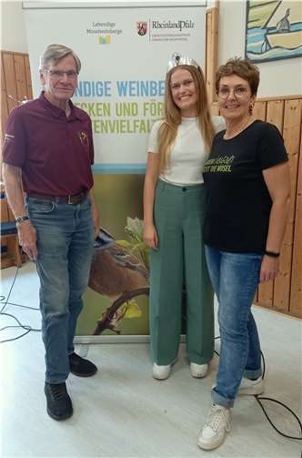 Als Ehrengast können die Razejunge bei ihrer beliebten Weinprobe die Moselweinkönigin, Marie Sophie Schwarz, begrüßen. Foto: privat