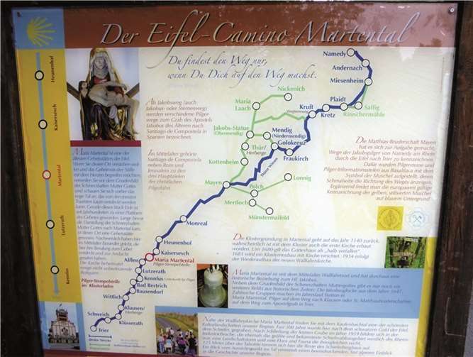 Als Eifelcamino-Wegweiser und Informationsquelle für Pilger und Wanderer präsentiert sich die neue Pilgertafel vor der Wallfahrtskirche in Maria Martental.