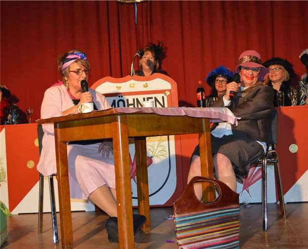 Als Eisbrecher fungierten wieder einmal Anja Küpper und Doris Schuld. -AB-