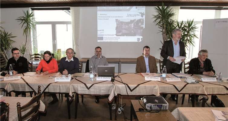 Als Fachleute referierten (v. l.) Wilfried Geil, Dr. Manuele Gretzschel, Joachim Arenz, Dr. Roland Böttcher, Michael Dötsch, Bruno Seibeld und Ralf Schernikau.EP