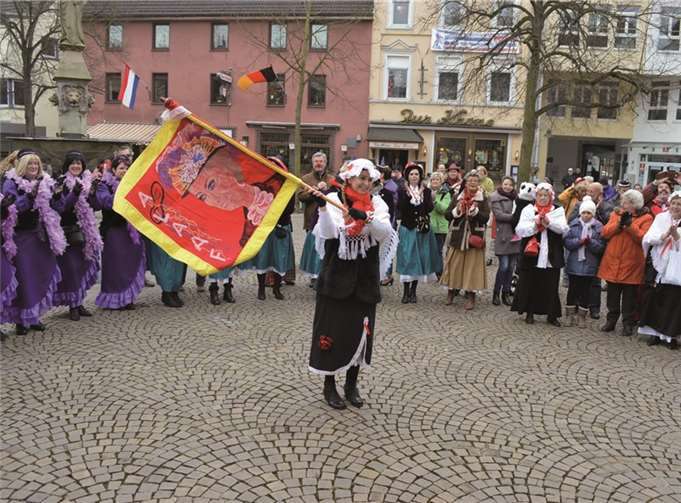Als Fähndelschwenkerin verdiente sich Linda Jäger ihre Meriten.