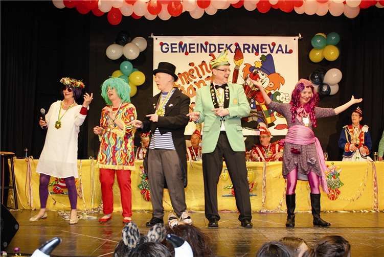 Als „Flower-Girls“ gaben die stellvertretenden Bürgermeisterinnen 70er-Jahre-Hits zum Besten.