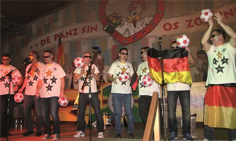 Als Fußball-Nationalelf mit dem vierten Stern auf der Brust entführte „Rööpe Underground“ nach Brasilien