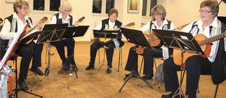 Als Geburtstagsgeschenk hatte das Klimper-Sextett dem Kinderschutzbund ein Benefiz-Konzert geschenkt .