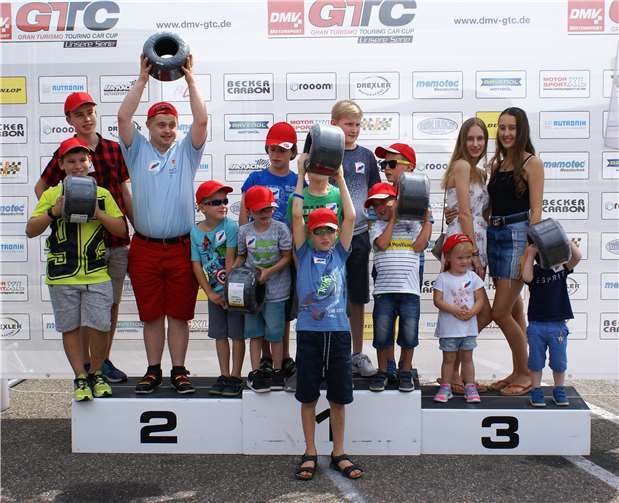 Als Geschenk gab es für die Kinder Minislikreifen.