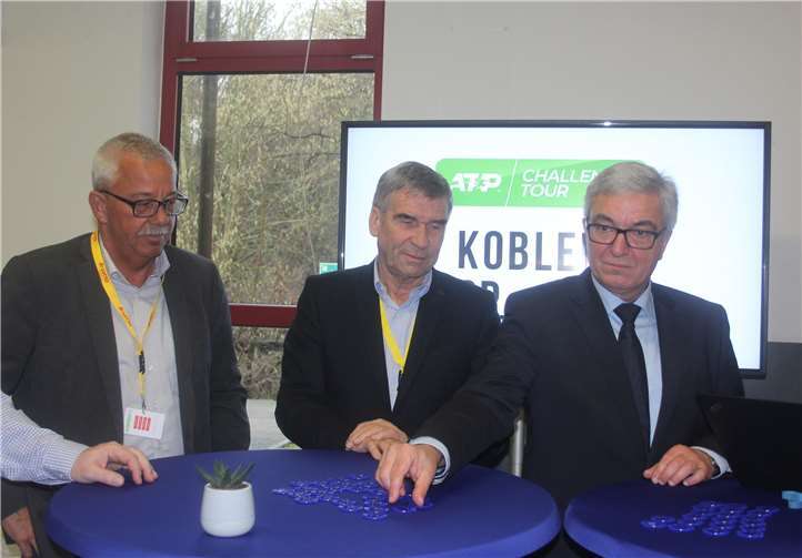 Hassan Benjamin will auch in diesem Jahr die Fans begeistern Als Glücksfee betätigte sich Roger Lewentz, Minister des Inneren und für Sport des Landes Rheinland-Pfalz (ganz rechts). Er zog am Sonntag im Vorfeld des Turnieres die Lose für den weiteren Turnierverlauf.TH