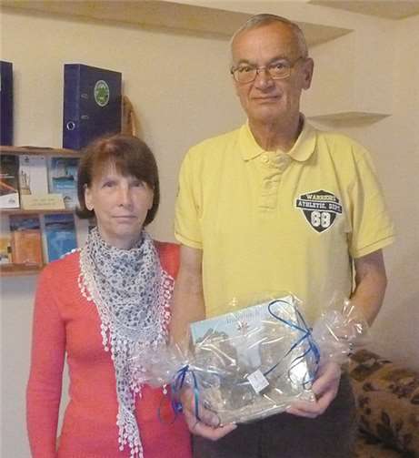 Als Glückwunsch erhalten die Gäste seitens der Tourist-Info einen Bildband der Tourist-Information.  Privat