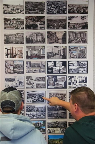 Als Hingucker erwiesen sich due Ansichtskarten aus 125 Jahren Weiberner Geschichte.