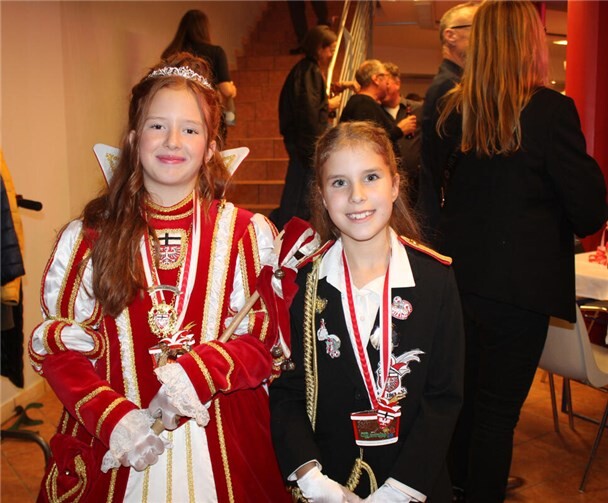 Als Kinder-Tollität wurde Helena I. mit Adjutantin Lucie Baum proklamiert.