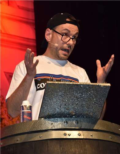 Als Lausebengel war Oberbürgermeister Langner in der Bütt und zog über die Kommunalpolitik her.