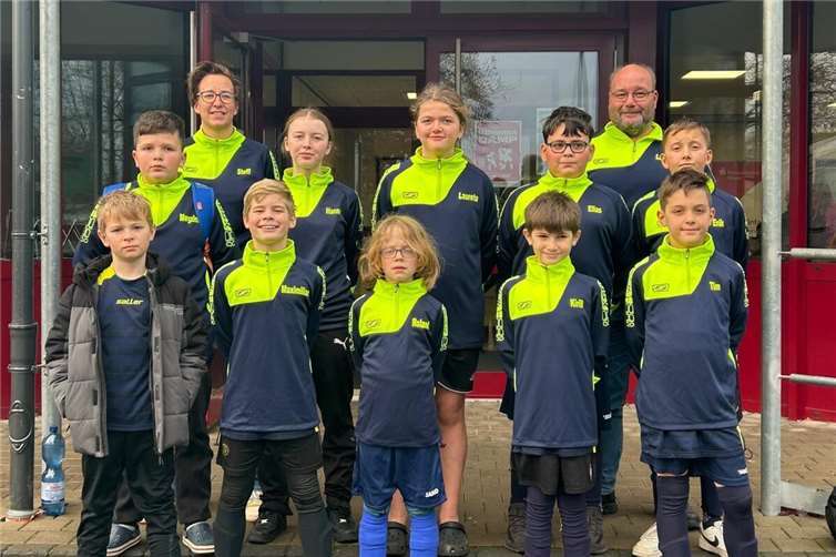 Aus nach der ersten Hallenrunde Als Nikolausgeschenk konnten die neuen und personalisierten Trainingsshirts über das Ausscheiden hinwegtrösten. Foto: JSG Bad Breisig
