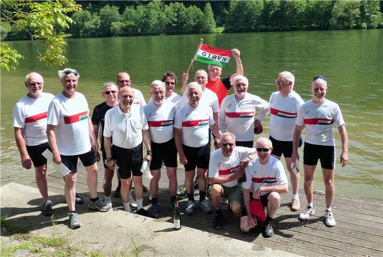 Als Novum wurde in diesem Jahr täglich für jede Bootsbesatzung eine Flasche Wein von einer Lage, die an diesem Tag auf dem Wasser passiert worden war, zur Verkostung bereitgestellt. Foto: privat