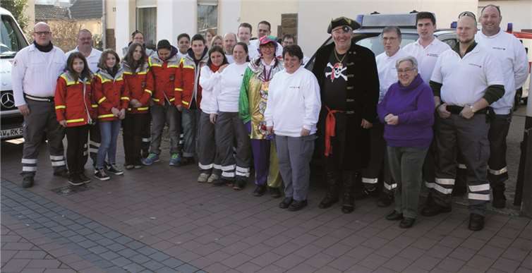 Als Piratenchef wünschte Karl-Heinz Bernardy seiner Mannschaft beim Bad Breisiger Karnevalszug nur wenig „Beute“.TER