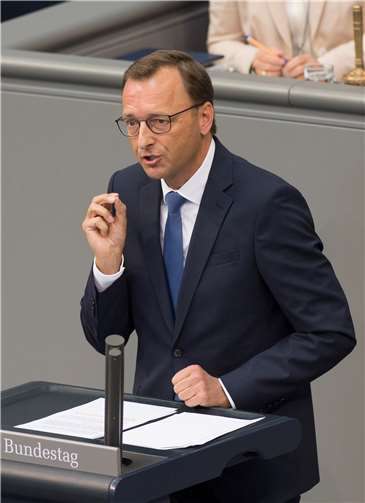 Als Redner ist Josef Oster im Deutschen Bundestag häufig gefordert. Jetzt hat er erstmals auf Basis von § 31 der Geschäftsordnung eine schriftliche Erklärung zu seiner Abstimmung zu Protokoll gegeben. Copyright: Deutscher Bundestag/Simone M. Neumann