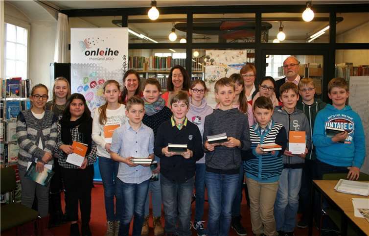 Als Sieger der sechsten Klassen und ihrer Schule hatten 14 Kandidaten für den Kreisentscheid qualifiziert. Jakob Stockhausen (vorne l.) setzte sich schließlich gegen seine Konkurrenten durch. HG