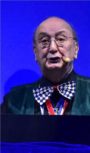 Als TV Nachrichtensprecher war Wilfried Müß mit 84 Jahren der älteste Büttenredner.