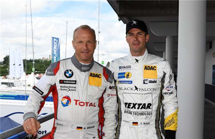 Als Teamkollegen bestreiten beiden Lokalmatadore und Andreas Ziegler (li.) und Dirk-Tobias Wahl die Saison 2020 im Team von Walkenhorst Motorsport. (Archivfoto von 2019 daher beide ohne Maske).