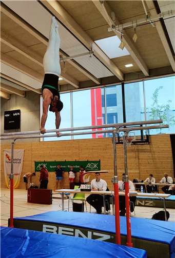 Als Turner konnte Dennis Urhausen im Jahnkampf an den Geräten punkten. Auch im Schwimmen und der Leichtathletik schlug er sich wacker.