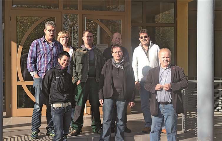 Als Vertrauensleute wurden gewählt (vorne, v. l.) Ines Lindemann-Günther (Jugendpflegerin), Karin Adekunle (Stadtkasse) und Ferhat Cato (Beiräte) sowie (hinten, v. l.) Ralf Schneider (Stadthalle), Angelika Hensler (Standesamt), Andy Müßener (Gärtner), Ralph Sommer (Bauen und Umwelt) und Erich Hagedorn (Stadtwerke). Es fehlen urlaubsbedingt Eugen Becker (Bauhof) und Max Prümm (Jugendpfleger). privat