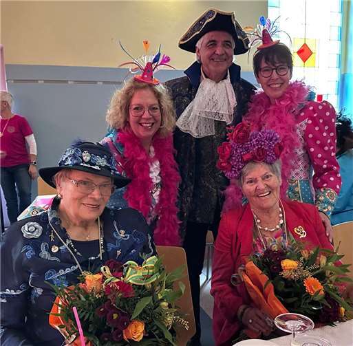 Als Vertreter der Stadt gratulierte Hans-Werner Adams den drei Jubilarinnen.  Foto: privat