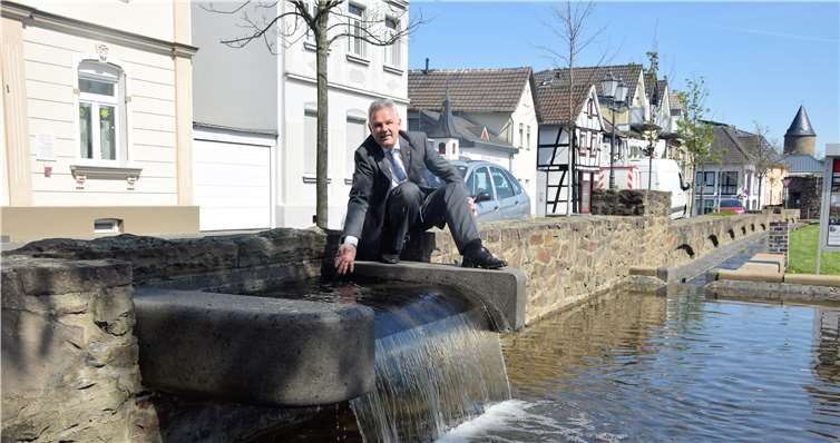 Als Vorsitzender der Bürgerstiftung „Wir für Rheinbach“ hatte Bürgermeister Stefan Raetz eine besondere Aufgabe übernommen.