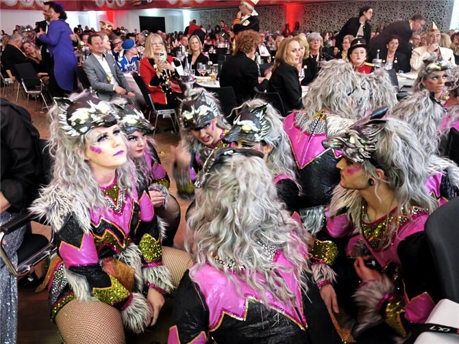 Als Wölfe präsentierten sich die Showtänzerinnen des Narrenclubs Waschem unter Trainerin Petra Knopp.