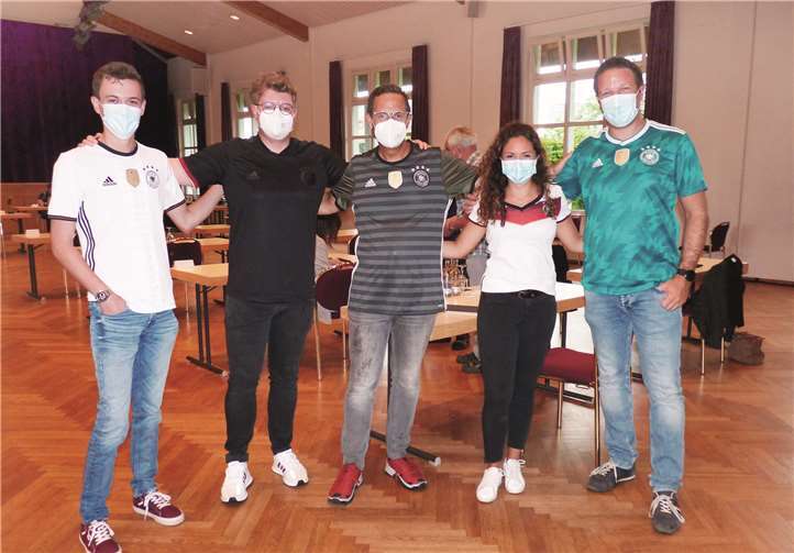 Als Zeichen ihrer Verbundenheit mit der deutschen Mannschaft waren einige Fraktionsmitglieder der CDU in einem sportlichen Trikot erschienen. Fotos: FRE