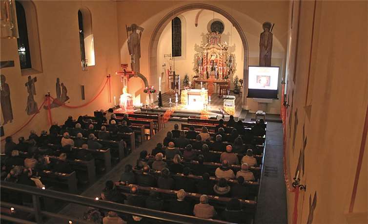 Als besonderer Akzent wurde die Kirche von Müllenbach ganz nach der Kirche in Taize gestaltet. privat