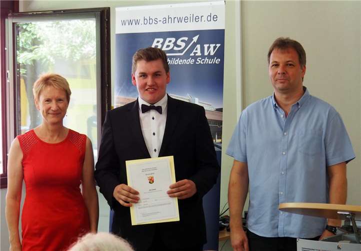 Als bester Abiturient wurde Lennart Marienfeld geehrt.