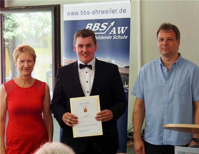 Als bester Abiturient wurde Lennart Marienfeld geehrt.