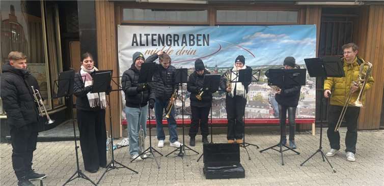 Als dann zum Abschluss „Tochter Zion, freue Dich“ intoniert wurde, hatte die Musik alle in Ihren Bann gezogen. Quelle: AK-Altengraben