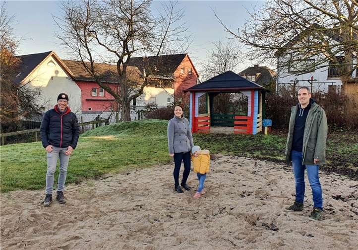 Als der Förderverein Jugendtreff Ochtendung e.V. um eine Spende für den Spielplatz am Theodor-Heuss-Ring geworben hat, um ein neues Spielgerät zu errichten, war für die Spezialistin für Baufinanzierungen schnell klar, dass sie diese Aktion gerne unterstützen will.Foto: privat