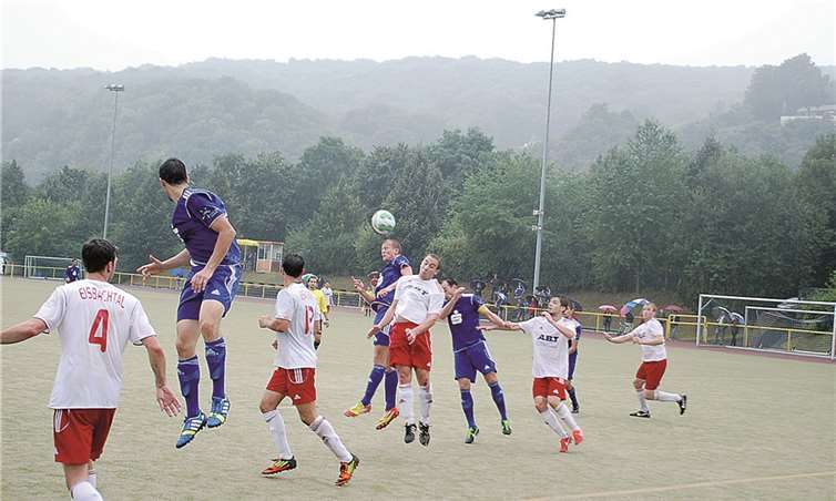 Als die Gäste kur vor Spielende auf 2:1 verkürzen konnten wurde es noch mal eng.  RÜ