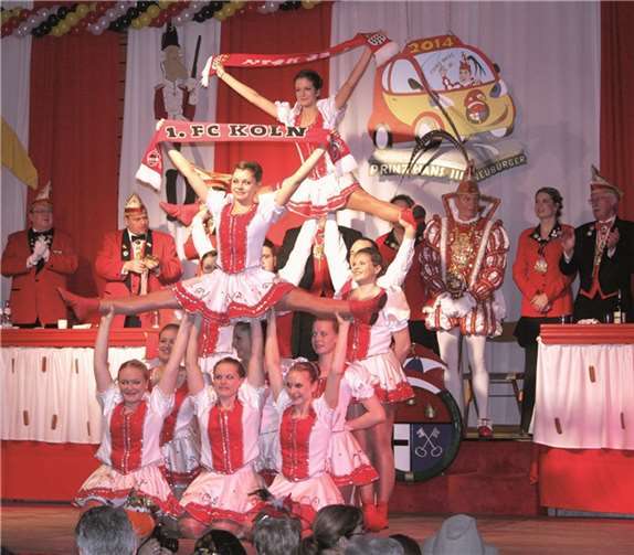 Als die Prinzengarde ihre „Hommage op Kölle“ präsentierte, kochte die Stimmung im Erpeler Gürzenich.