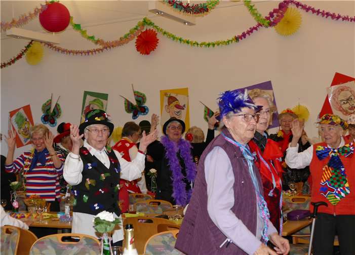 Als die Stimmung ihren Höhepunkt erreichte, hielt es niemanden mehr auf den Stühlen.