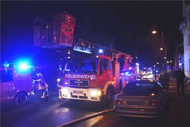 Als die ersten Helfer eintrafen, stand das Gebäude bereits im Vollbrand.