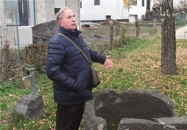 Als ehrenamtlicher Wanderführer für Touren rund um Obermendig und den Hochstein war Willi Bömerich noch bis April 2019 im Einsatz. Fotos: FRE