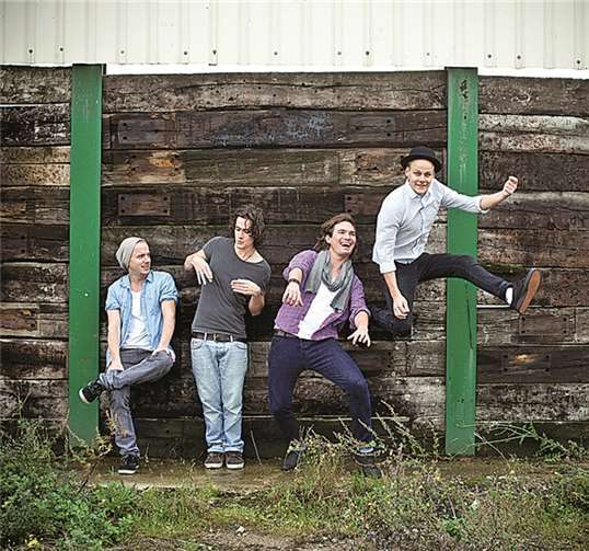 Als einer der Sitzungshöhepunkte erobert mit der wohl poppigsten Band, die Köln zurzeit vorzuweisen hat, Cat Ballou die Bühne der Prunksitzung. privat