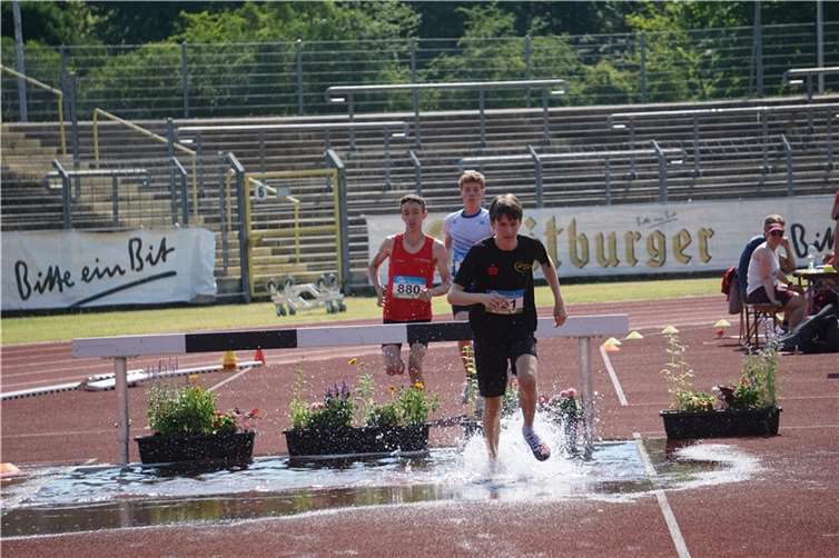 Als einziger Starter der LG Kreis Ahrweiler ging Kilian Jüris in der MJU18 über 2000m Hindernis bei den Süddeutschenmeisterschaften in Koblenz an den Start. Foto: privat