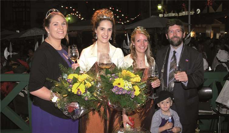 Als erste Cochemer Weinprinzessin wurde Jessi zur 80. Festeröffnung mit einem Diadem ausgestattet.