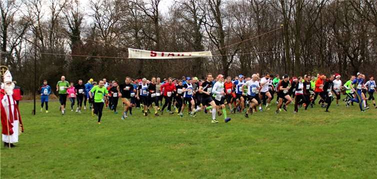 Als erste schickte der Nikolaus die Langläufer auf die Waldrunden. DL